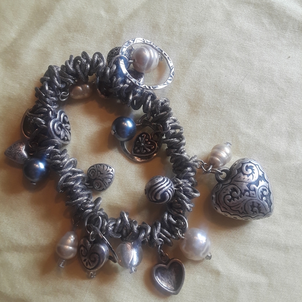 Silver tone stretch bracelet